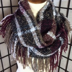 Fringed Infinity Scarf!